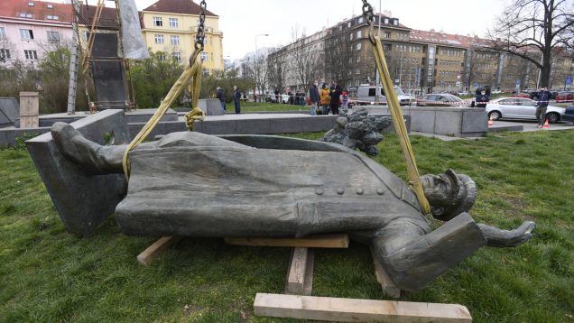 Ivan Stěpanovič Koněv, maršál, socha, pomník, odstranění, Praha—Prague 6 starts removal of Ivan Konev memorial